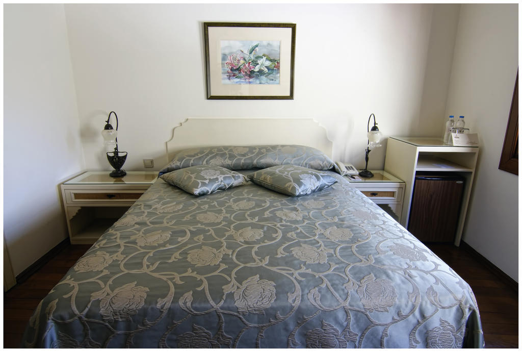 Minyon Hotel Анталия Екстериор снимка